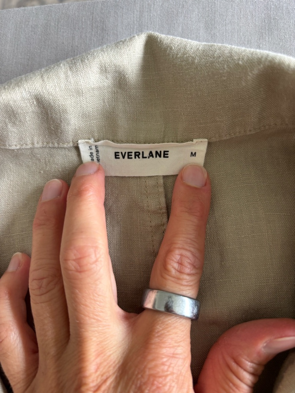 Everlane Button-Front Short Sleeve Linen Shirt Dress in Olive-Taupe Medium - Picture 5 of 9